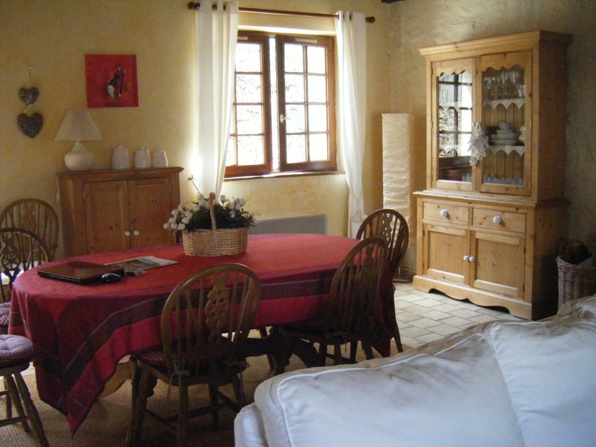 Les Lutins Bed & Breakfast Sainte-Ruffine Bagian luar foto
