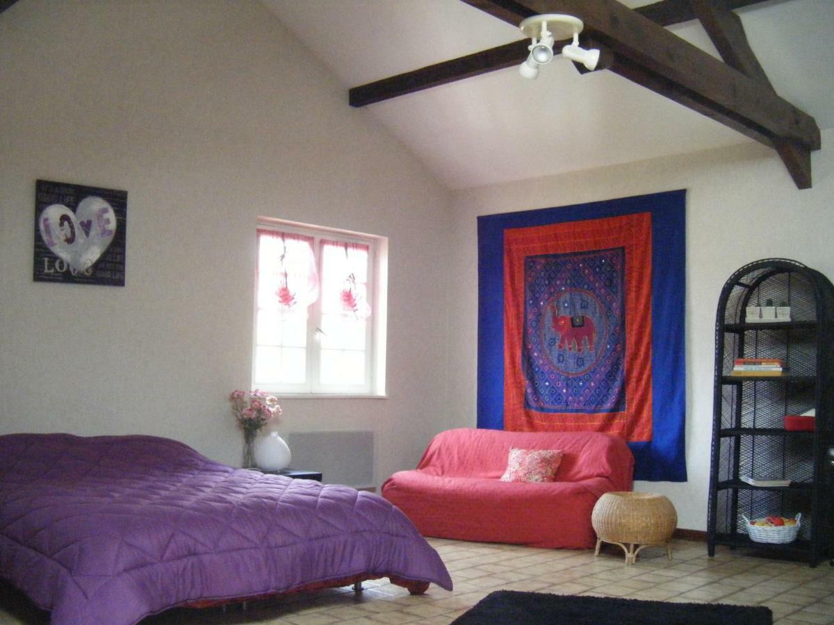 Les Lutins Bed & Breakfast Sainte-Ruffine Bagian luar foto