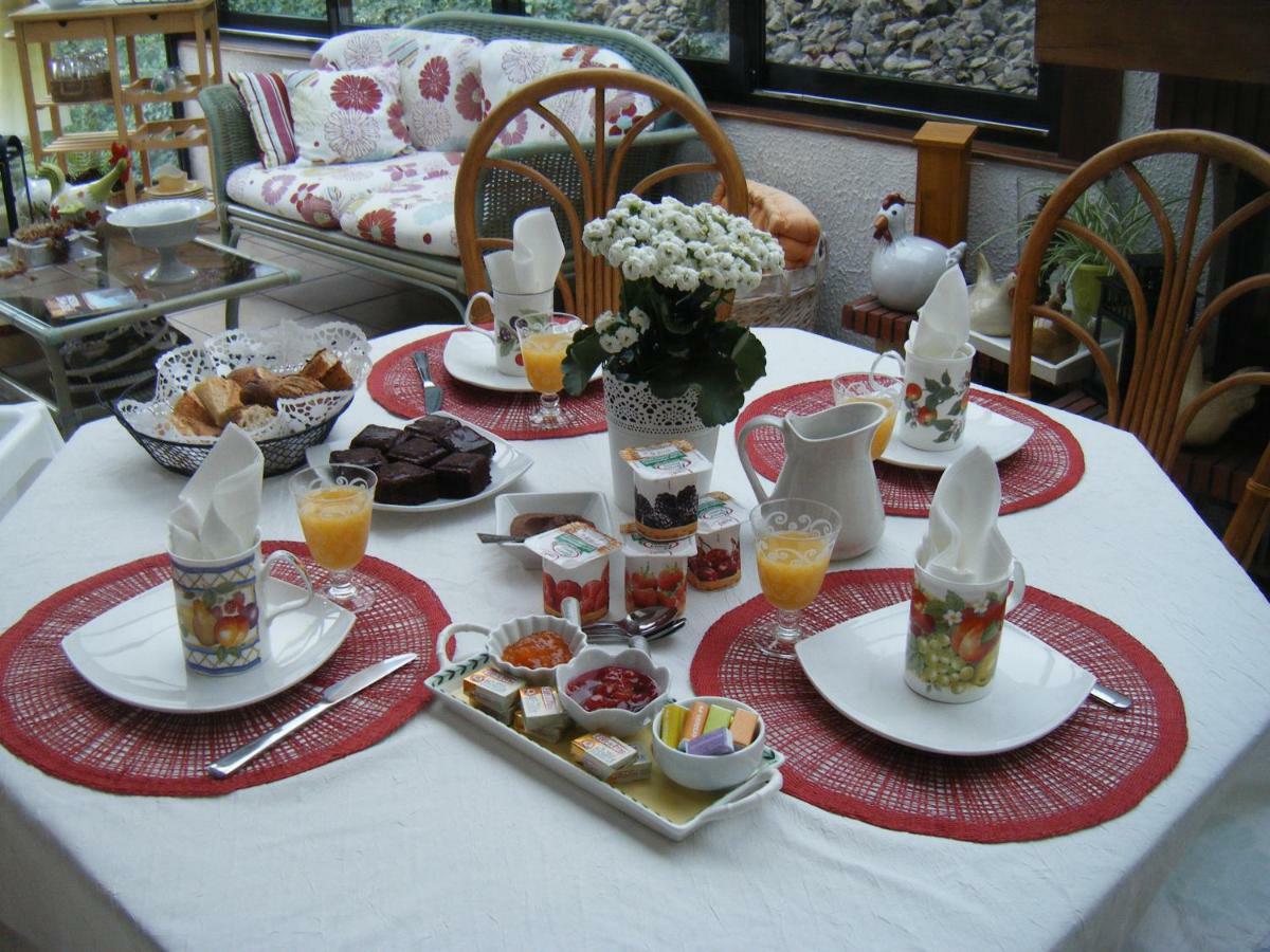 Les Lutins Bed & Breakfast Sainte-Ruffine Bagian luar foto