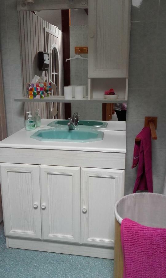 Les Lutins Bed & Breakfast Sainte-Ruffine Bagian luar foto